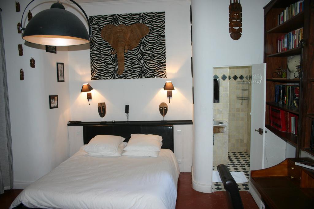 Les Routes Du Monde Bed and Breakfast Saint-Geniès-de-Comolas Δωμάτιο φωτογραφία