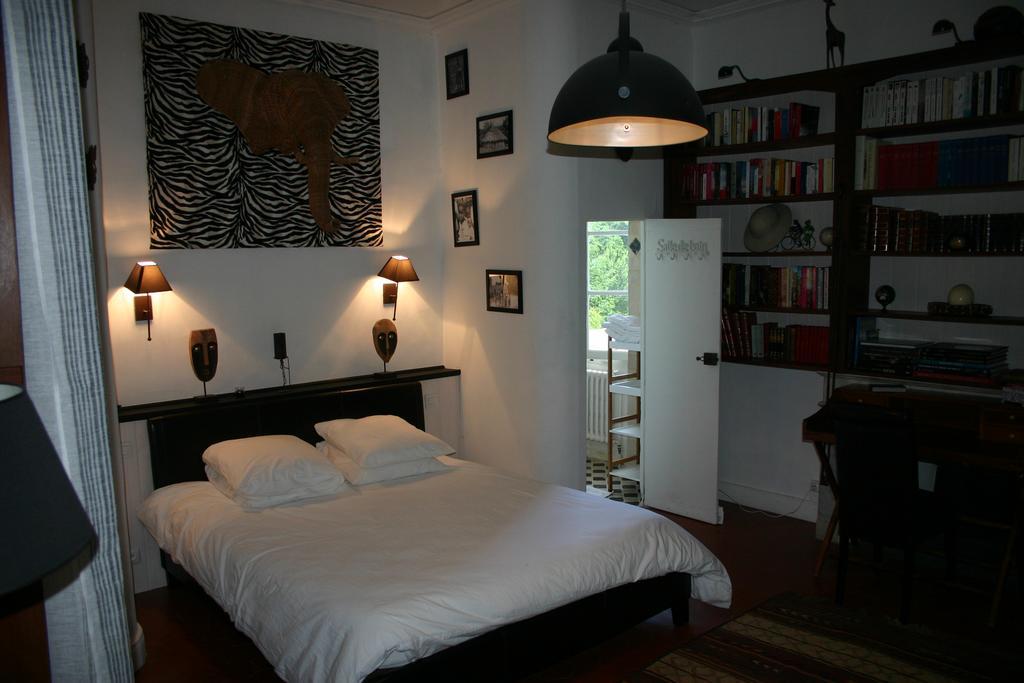 Les Routes Du Monde Bed and Breakfast Saint-Geniès-de-Comolas Δωμάτιο φωτογραφία