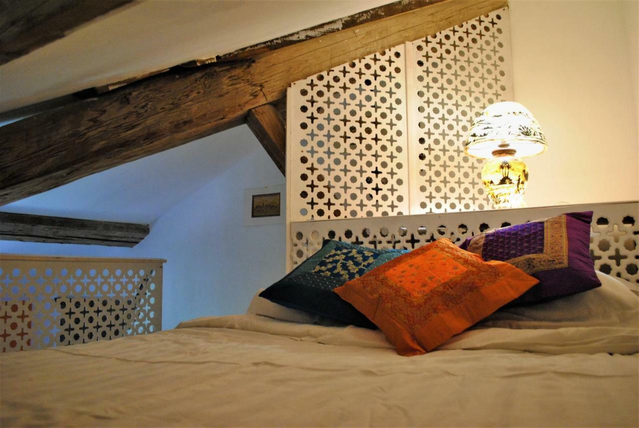 Les Routes Du Monde Bed and Breakfast Saint-Geniès-de-Comolas Εξωτερικό φωτογραφία