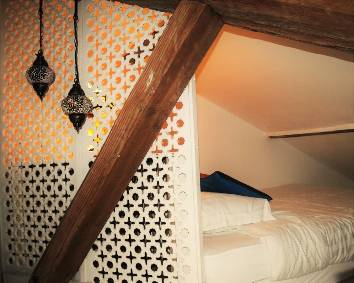 Les Routes Du Monde Bed and Breakfast Saint-Geniès-de-Comolas Εξωτερικό φωτογραφία