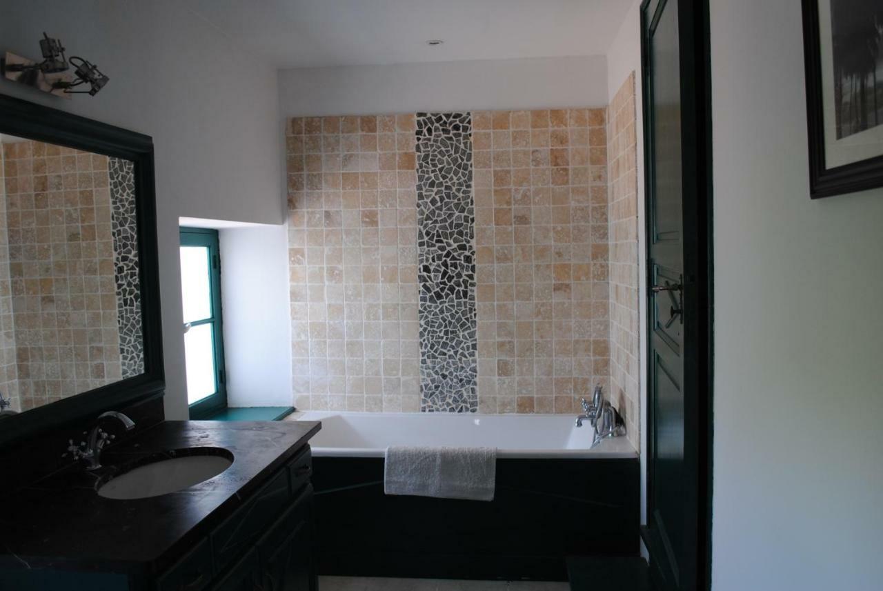 Les Routes Du Monde Bed and Breakfast Saint-Geniès-de-Comolas Εξωτερικό φωτογραφία