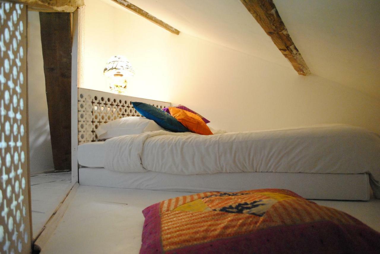 Les Routes Du Monde Bed and Breakfast Saint-Geniès-de-Comolas Εξωτερικό φωτογραφία