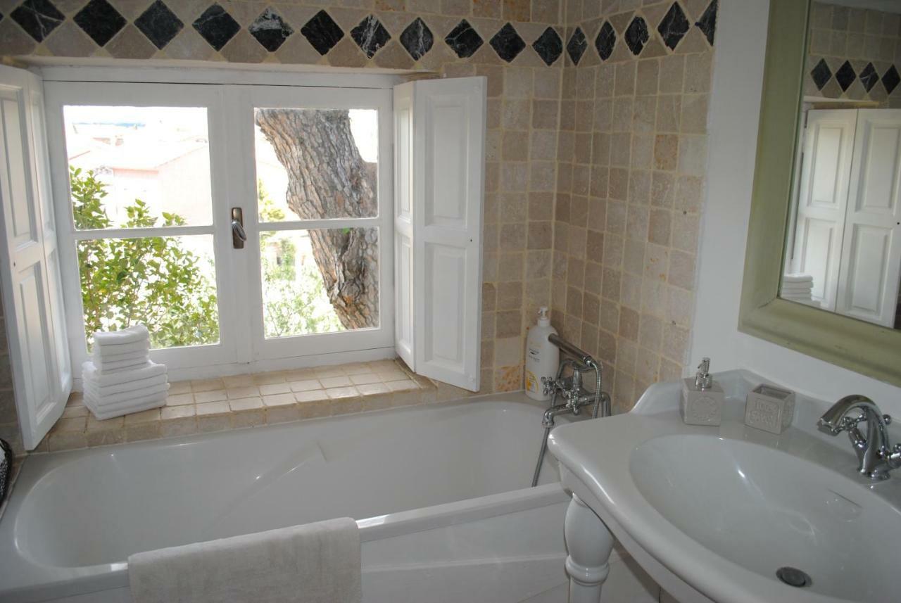 Les Routes Du Monde Bed and Breakfast Saint-Geniès-de-Comolas Εξωτερικό φωτογραφία