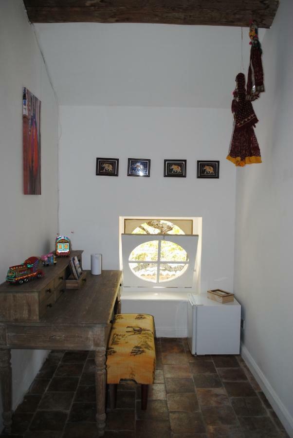 Les Routes Du Monde Bed and Breakfast Saint-Geniès-de-Comolas Εξωτερικό φωτογραφία
